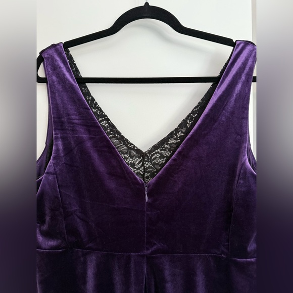 New Noir Elegant Purple Velvet Dress with Black Lace Detail Size X - Picture 4 of 9